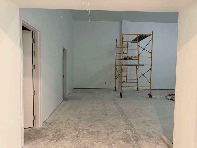 More Photos Of 356 Main St, Highlands Freestanding For Lease