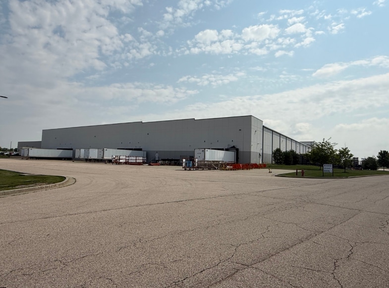 More Photos Of 675 Corporate Pky, Belvidere Industrial For Sale
