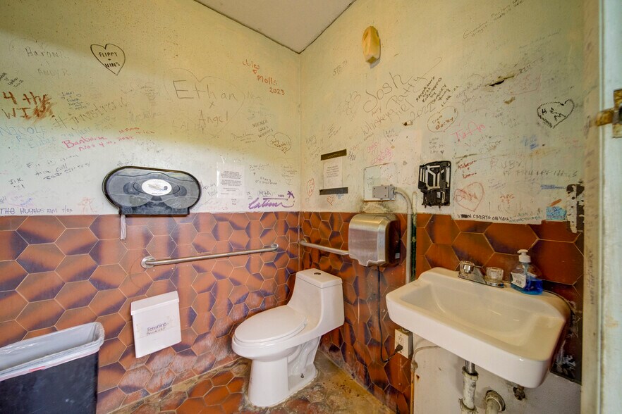 More Photos Of 58000 Card Sound Rd, Key Largo Restaurant For Sale