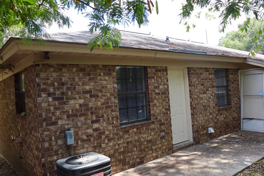 More Photos Of 1311 E 67th St, Savannah Specialty For Sale