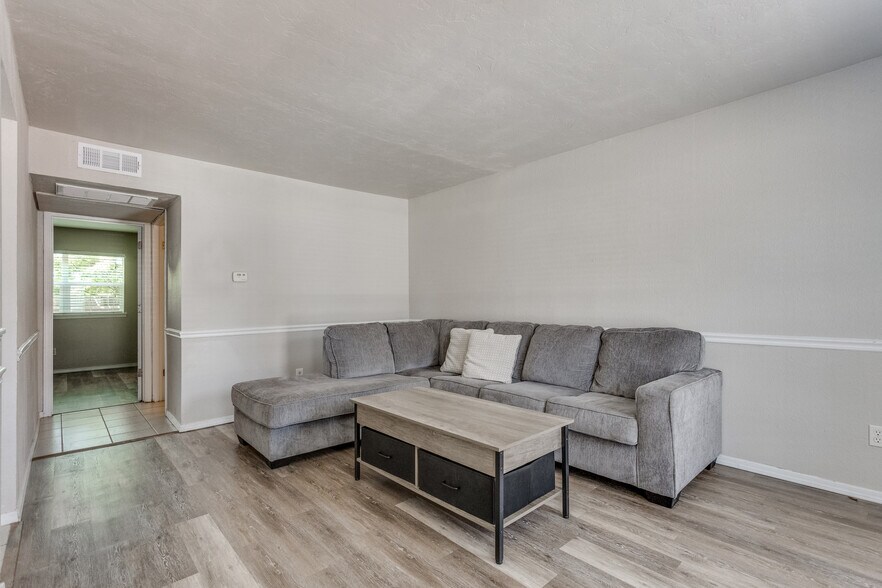 More Photos Of NW 10th St & N Classen Blvd, Oklahoma City Apartments For Sale