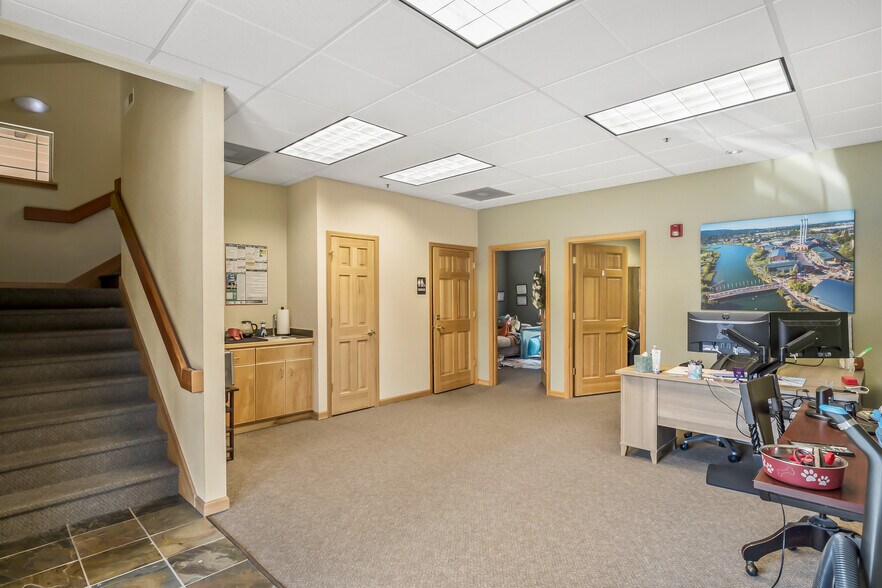 More Photos Of 376 SW Bluff Dr, Bend Office For Lease