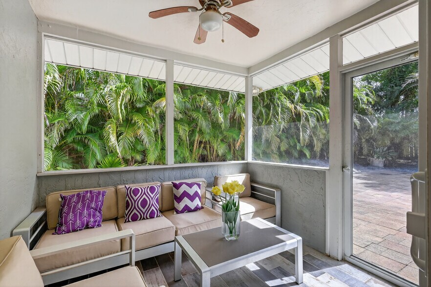 More Photos Of 1884 Southpointe Dr, Sarasota Apartments For Sale