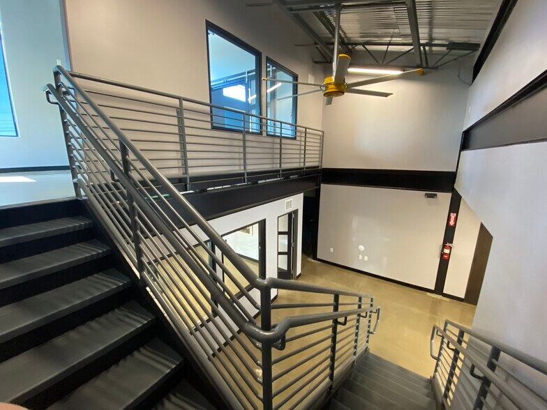 More Photos Of 11903 Jones Maltsberger Rd, San Antonio Office For Sale