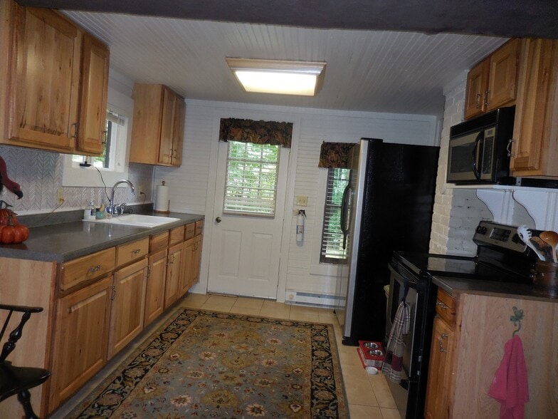 More Photos Of 10884 Nc Highway 105 S, Banner Elk Freestanding For Sale