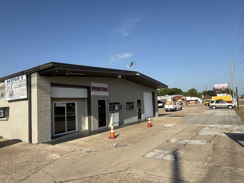 More Photos Of 13329 Veterans Memorial Dr, Houston Unknown For Lease