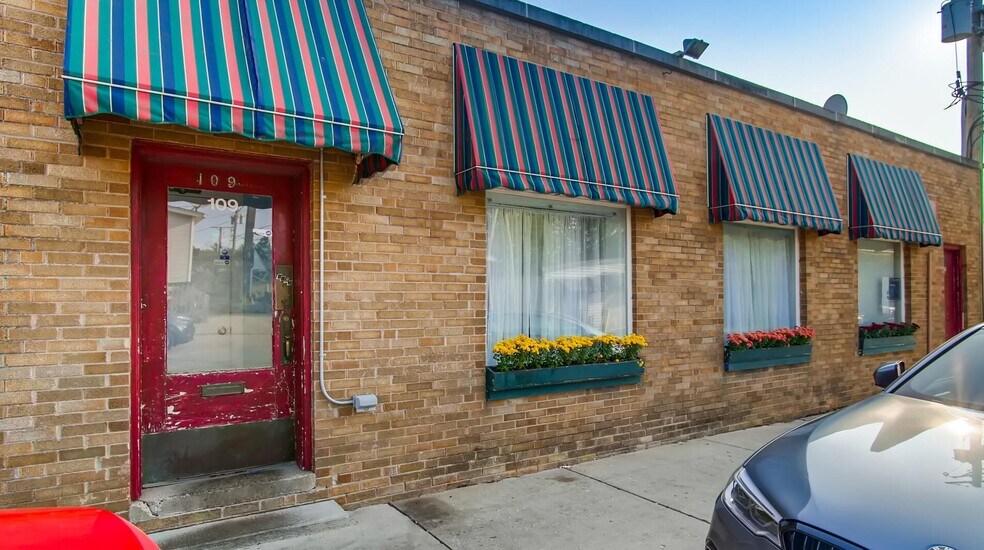 More Photos Of 2 S Main St, Elburn Storefront Retail Residential For Sale