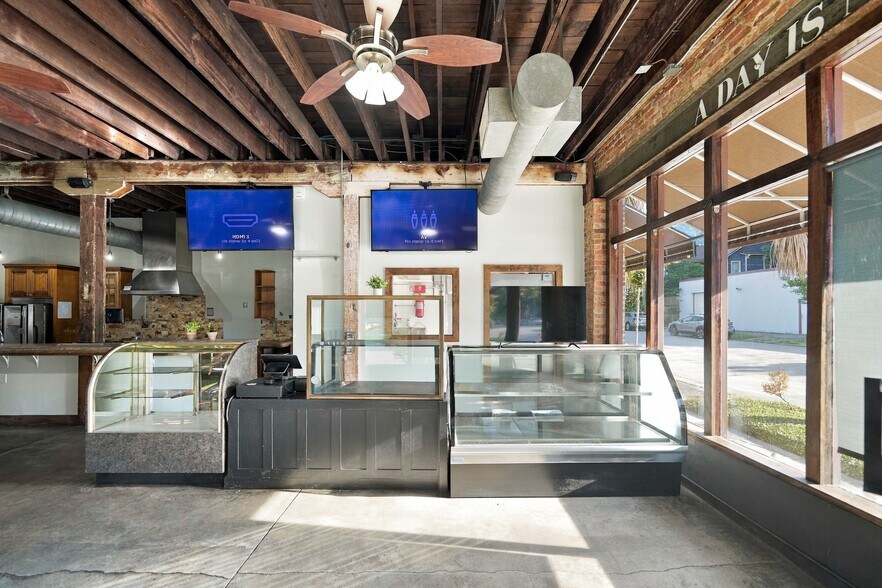 More Photos Of 1602-1608 Walnut St, Jacksonville Restaurant For Sale