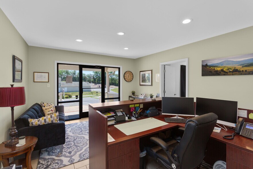 More Photos Of 2352 Jefferson Hwy, Waynesboro Office For Sale