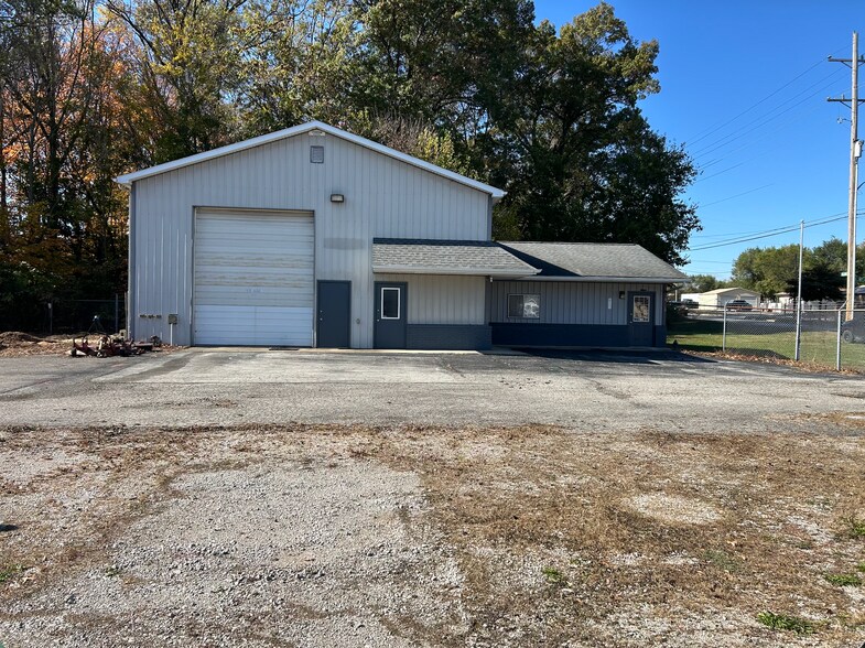 More Photos Of 1801 Hulman St, Terre Haute Industrial For Sale