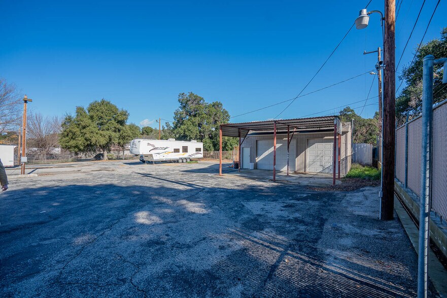 More Photos Of 23638 Pine St, Newhall Service For Sale