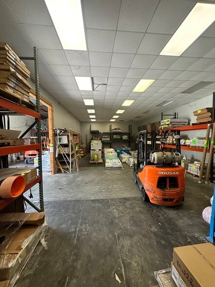 More Photos Of 3480 S US Highway 27, Fruitland Park Showroom For Lease