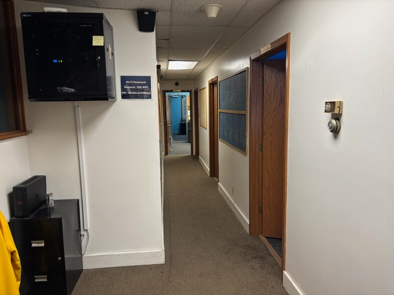 More Photos Of 2948 Rice St, Little Canada Warehouse For Lease