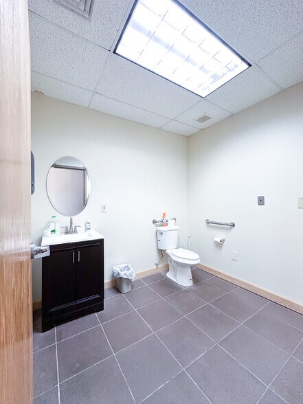 More Photos Of 8100 Ohio River Blvd, Emsworth Office For Lease