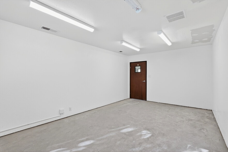 More Photos Of 5411 Valley Blvd, Los Angeles Warehouse For Lease