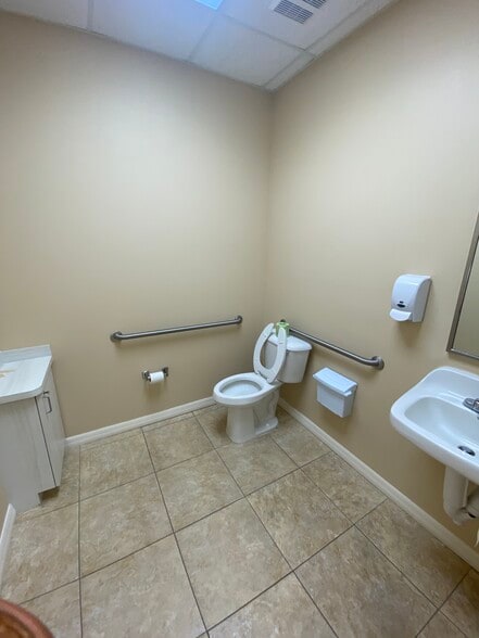 More Photos Of 1425 Hand Ave, Ormond Beach Medical For Lease