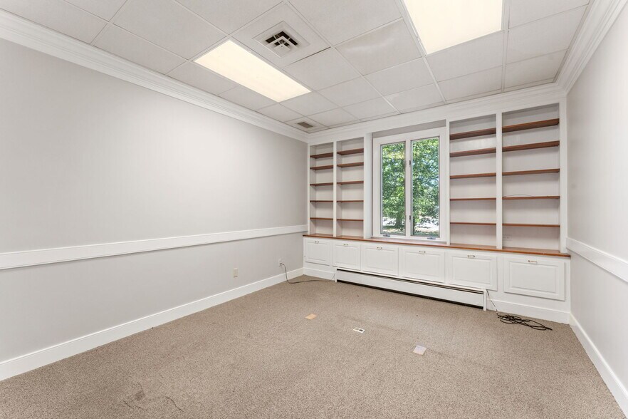 More Photos Of 678 Rappahannock Dr, White Stone Office For Sale