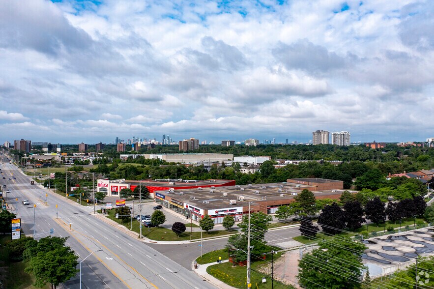 More Photos Of 1655 Dundas St E, Mississauga Freestanding For Lease