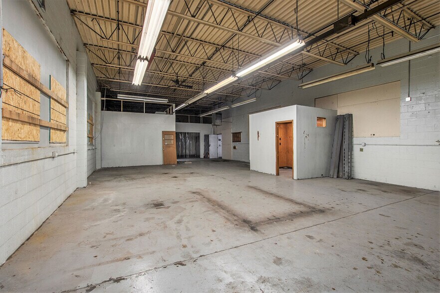 More Photos Of 2632 Park St, Muskegon Heights Warehouse For Sale