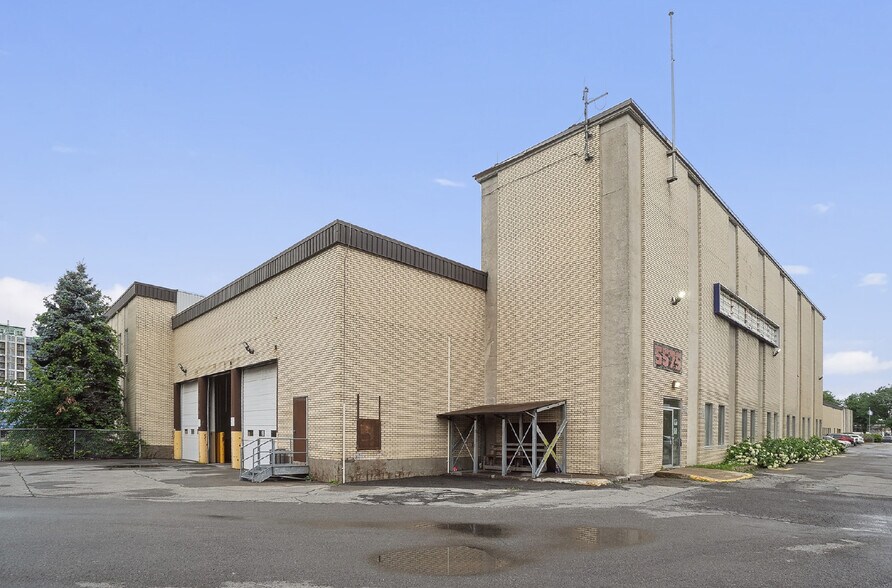 Primary Photo Of 5600-5602 Av Pierre-de Coubertin, Montréal Warehouse For Lease