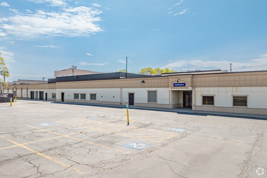 More Photos Of 2401-2425 James St, Syracuse Office For Lease