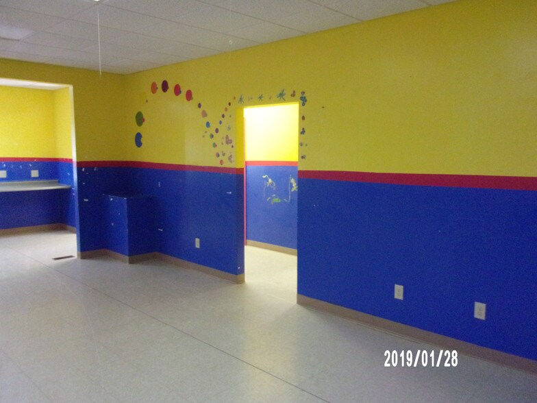 More Photos Of 925 Ophir Ave, Troy Daycare Center For Sale