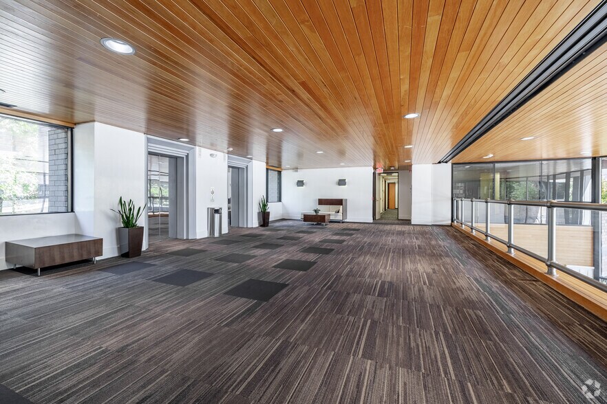 More Photos Of 20750 Ventura Blvd, Woodland Hills Office For Lease