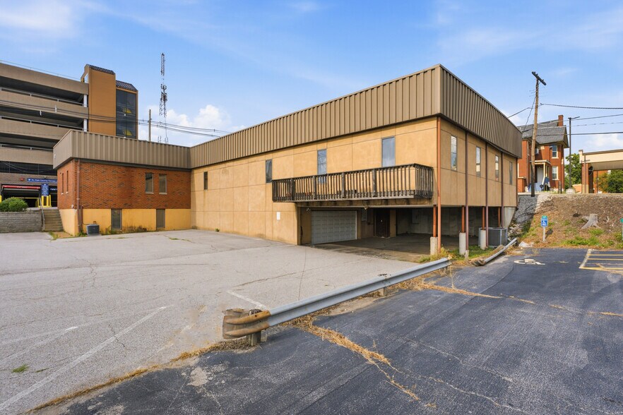 More Photos Of 12 W Lincoln St, Belleville Medical For Sale