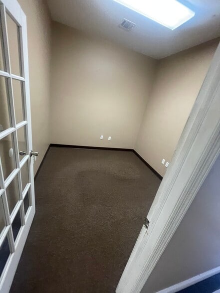 More Photos Of 180 Ferry St, Newark Storefront Retail Office For Lease