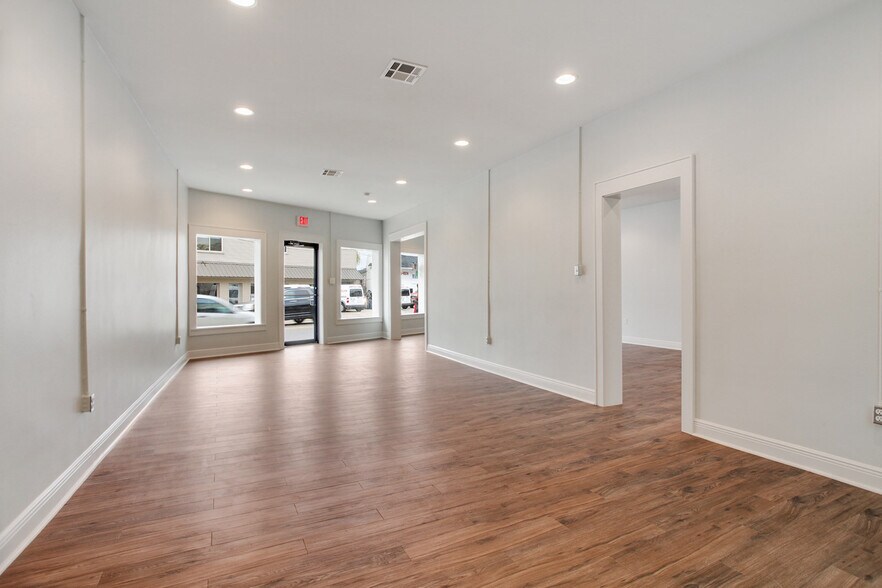 More Photos Of 3210-3216 Metairie Rd, Metairie Storefront Retail Residential For Lease
