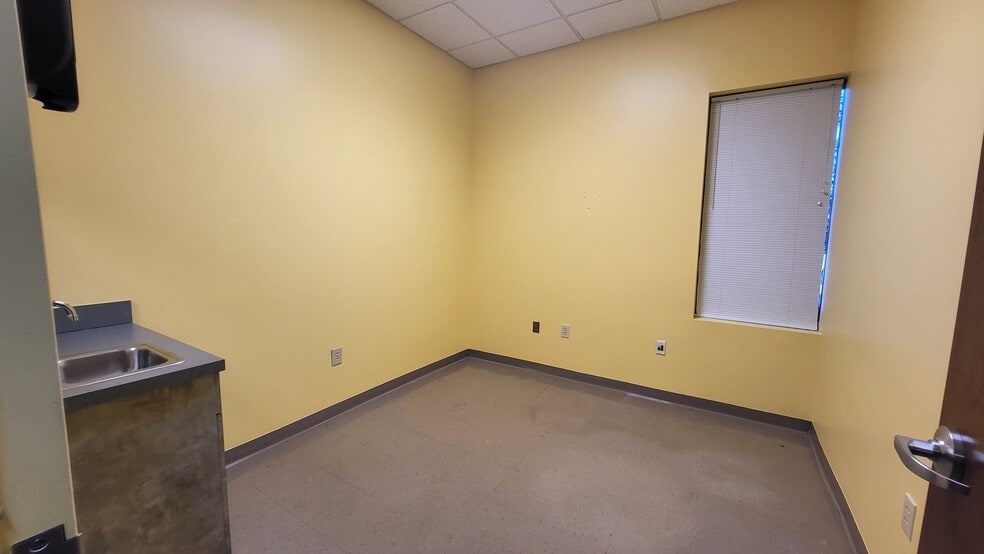 More Photos Of 812 Candy Park Rd, Pembroke Medical For Lease