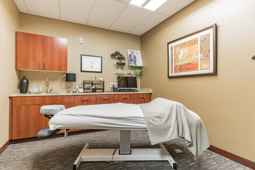 More Photos Of 9299 S Broadway, Highlands Ranch Medical For Sale