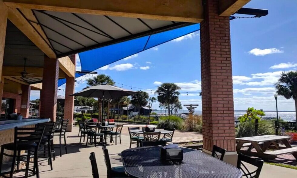 More Photos Of 111 W Ruby St, Tavares Restaurant For Sale
