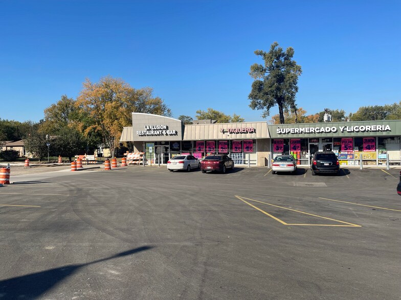 More Photos Of 100-134 N Kennedy Dr, Carpentersville General Retail For Sale