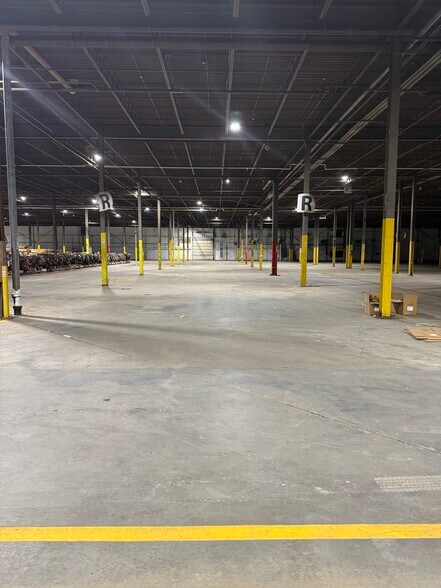 More Photos Of 1000 N South Rd, Scranton Warehouse For Lease