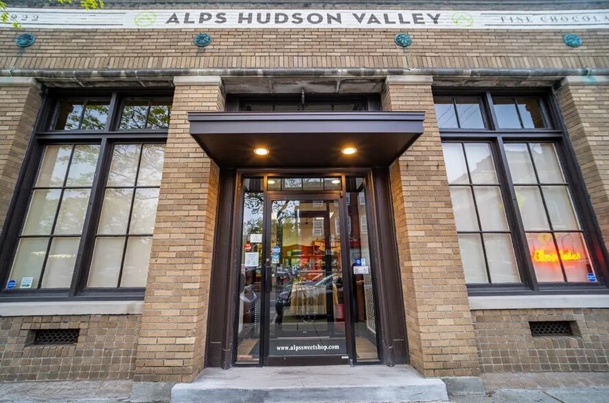 More Photos Of 269 Main St, Beacon Storefront For Sale