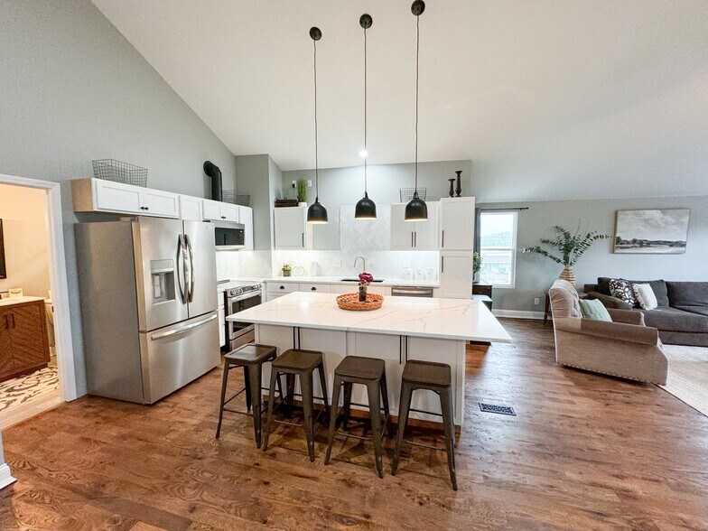 More Photos Of 103 S Jefferson St, Raymore Medical For Sale