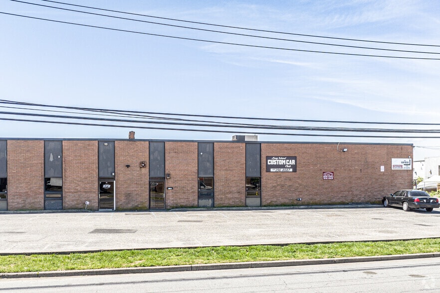 Primary Photo Of 194-204 N Fehr Way, Bay Shore Warehouse For Lease