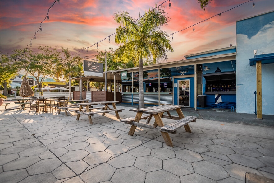 Primary Photo Of 2451 Central Ave, Saint Petersburg Restaurant For Lease