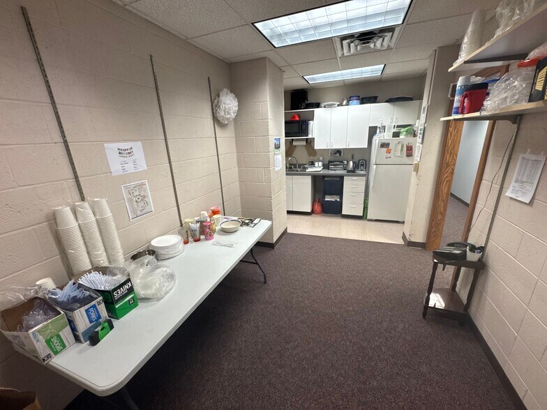 More Photos Of 150 Fountain St, Grand Rapids Medical For Lease