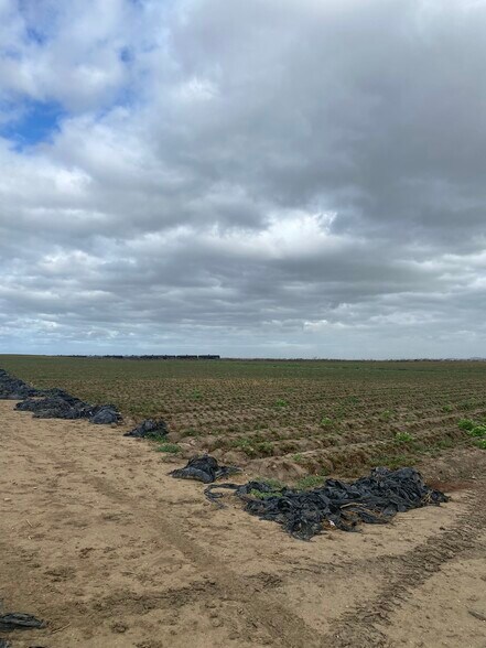 More Photos Of 1702 Sinton Rd, Santa Maria Land For Lease