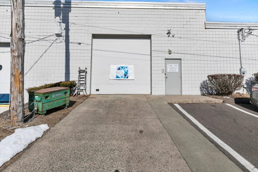 More Photos Of 118 Quinnipiac Ave, North Haven Warehouse For Lease