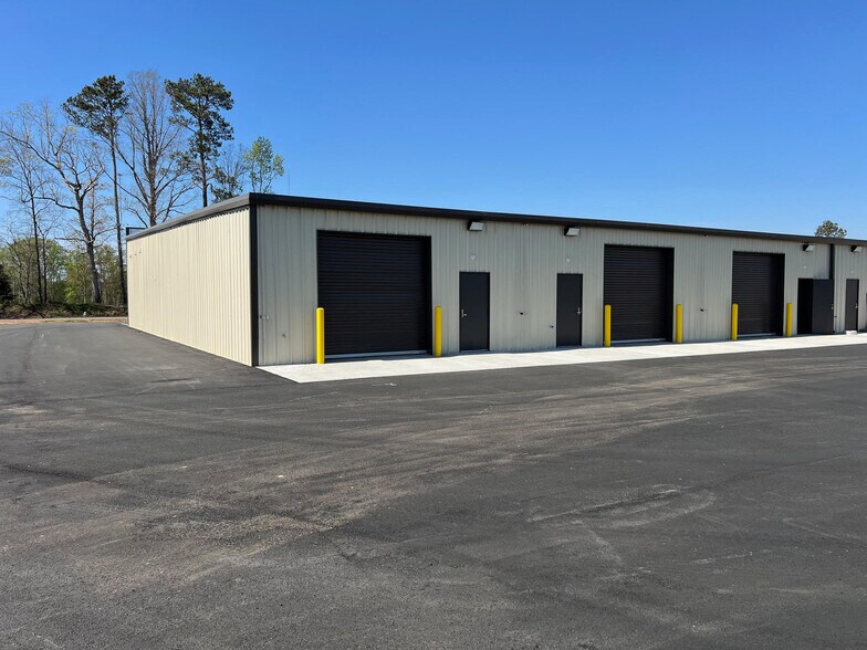 More Photos Of 1230 Commerce Dr, Madison Light Distribution For Lease