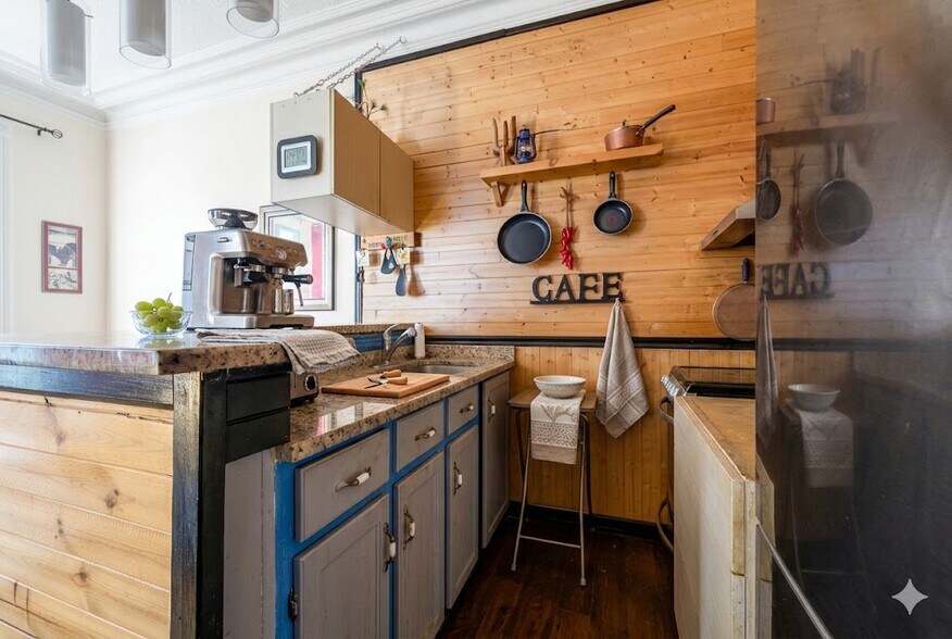 More Photos Of 320 King St E, Hamilton Storefront Retail Residential For Sale