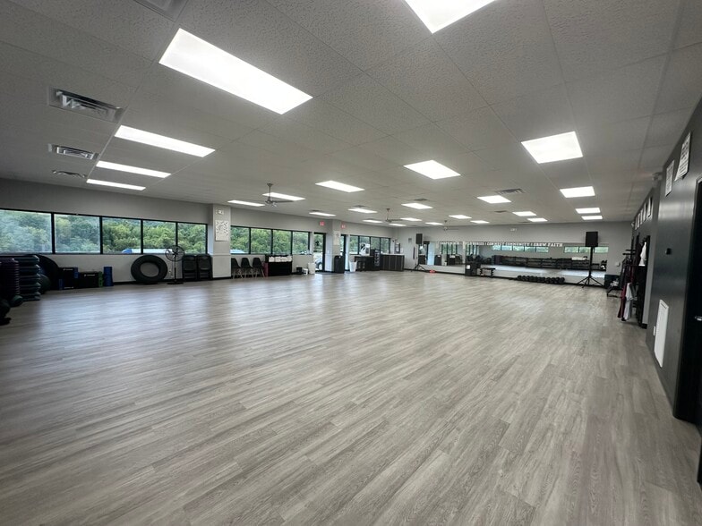 More Photos Of 7125 Metropolitan Blvd, Barnhart Unknown For Lease
