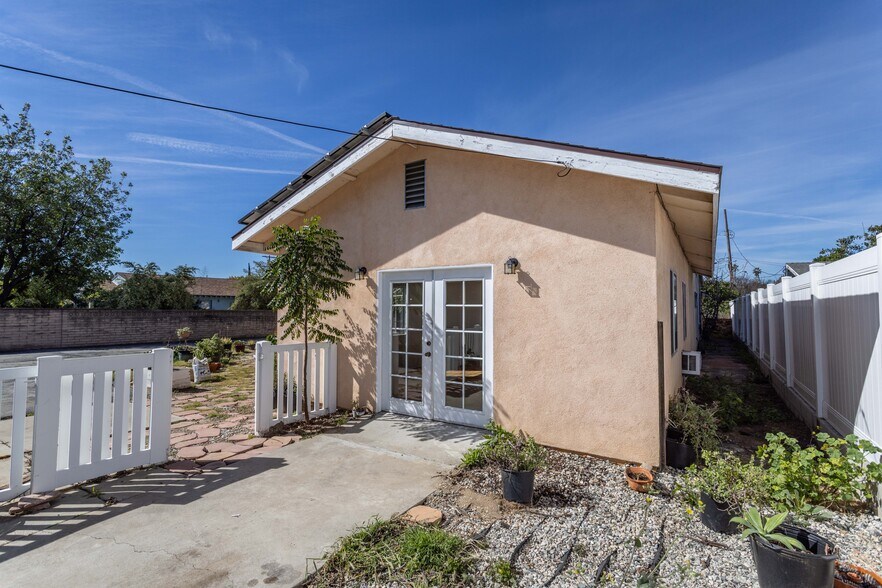 More Photos Of 9826 Columbus Ave, North Hills Apartments For Sale