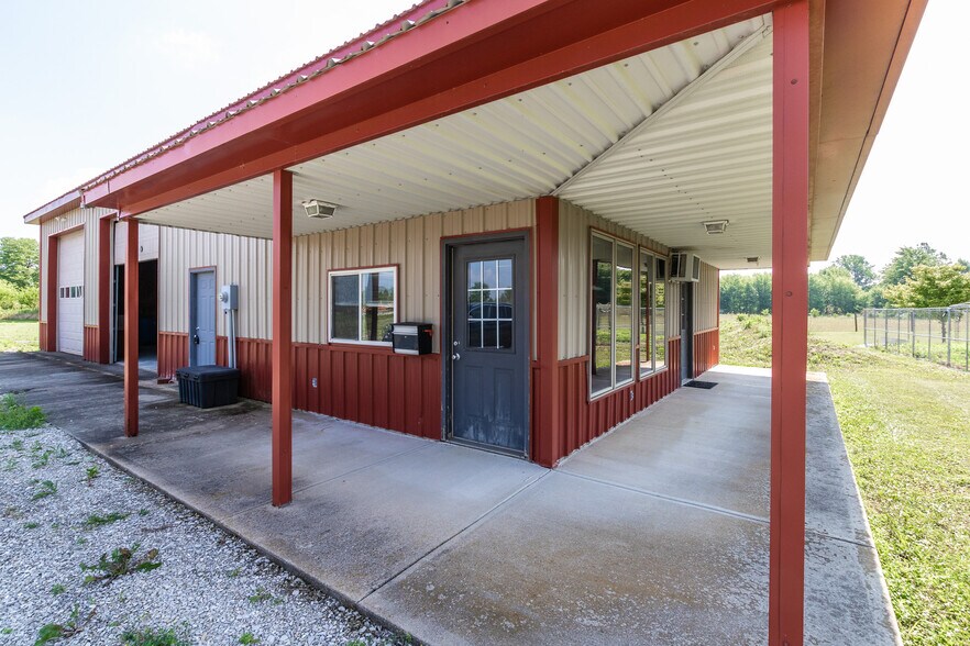 More Photos Of 288 W Brookville Rd, Fountaintown Office For Lease