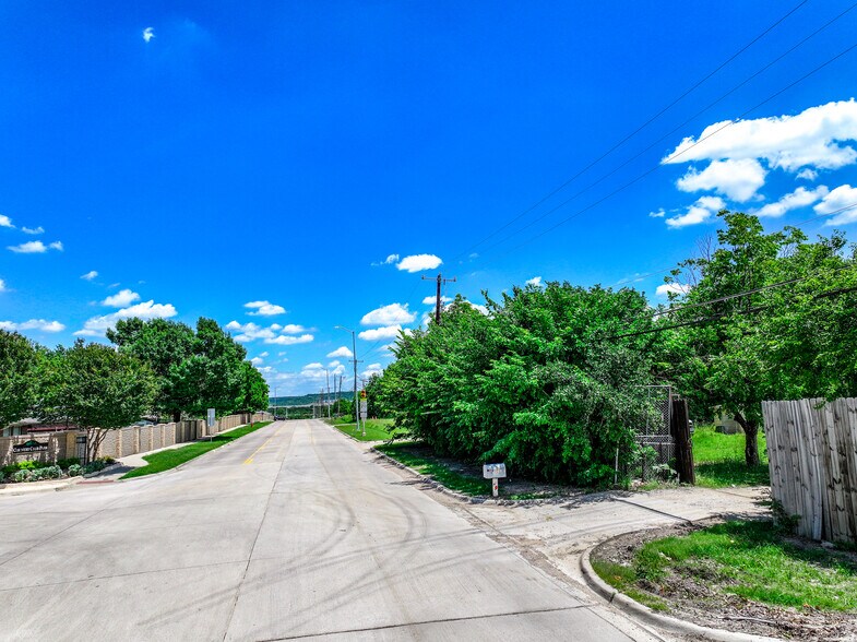 More Photos Of 1013 Fish Creek Rd, Grand Prairie Land For Sale