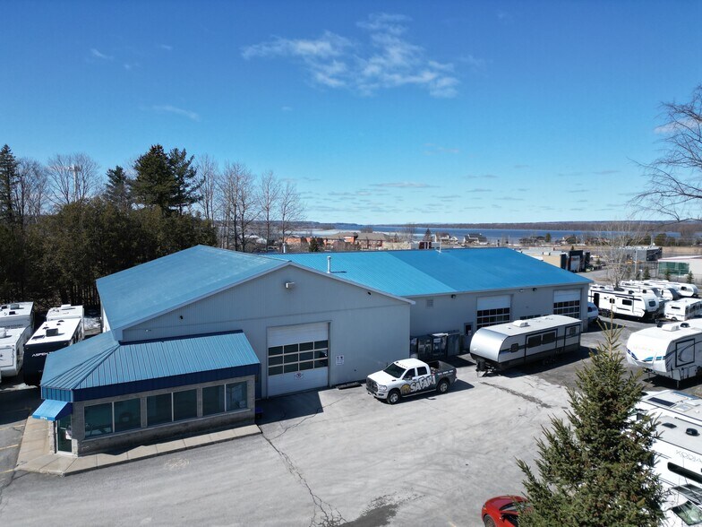 More Photos Of 2724 Laurier St, Clarence-Rockland Service For Sale