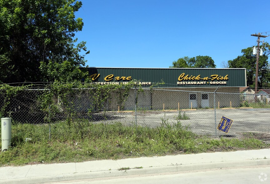 More Photos Of 7419 Hirsch Rd, Houston Freestanding For Lease